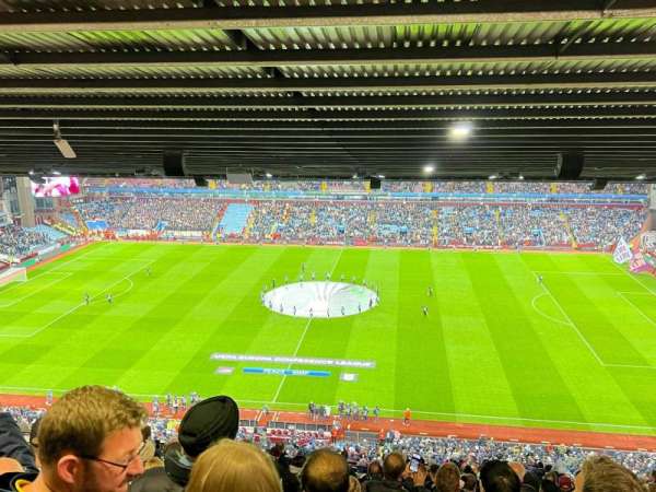 Villa Park, bloc: A3, rangée: AA, place: 112