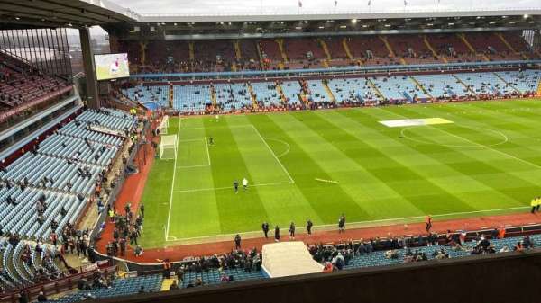Villa Park, bloc: A7, rangée: E, place: 239