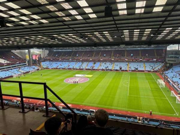 Villa Park, bloc: A1, rangée: O, place: 60