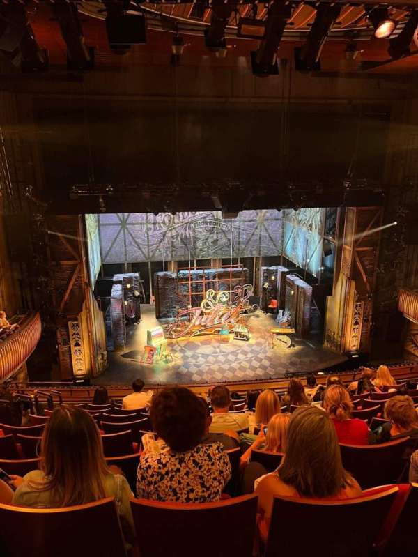 Stephen Sondheim Theatre, bloc: Mezzanine C, rangée: JJ, place: 116