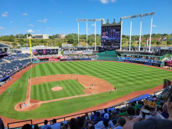 Kauffman Stadium, bloc: 427, rangée: J, place: 2