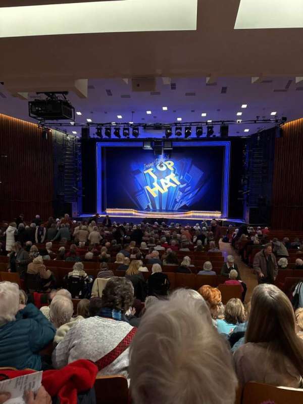 Congress Theatre, Eastbourne, bloc: Stalls, rangée: W, place: 18
