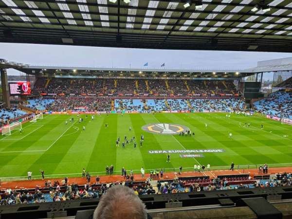 Villa Park, bloc: A, rangée: B, place: 174