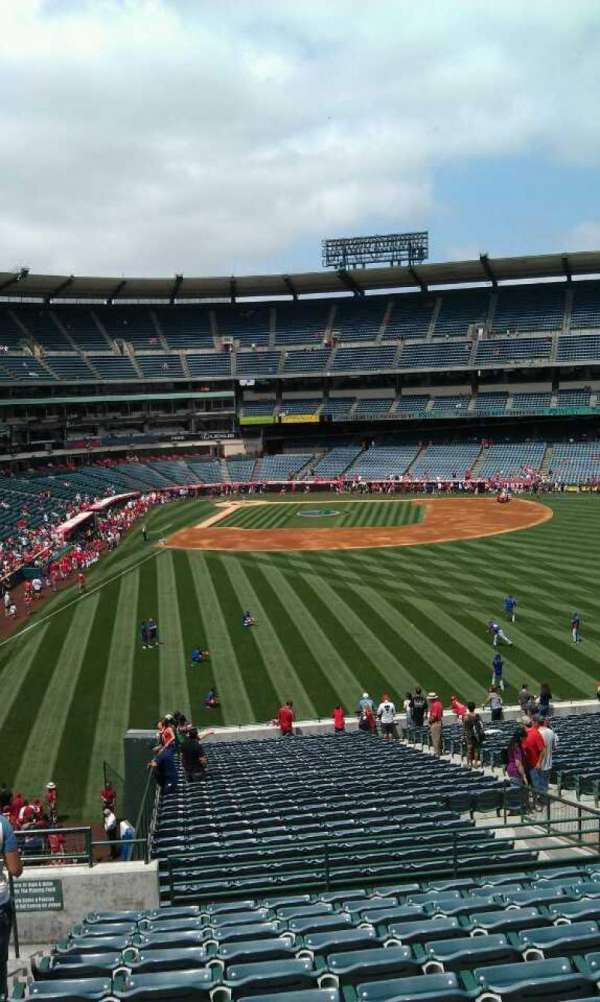 Angel Stadium, bloc: 242, rangée: l, place: 2