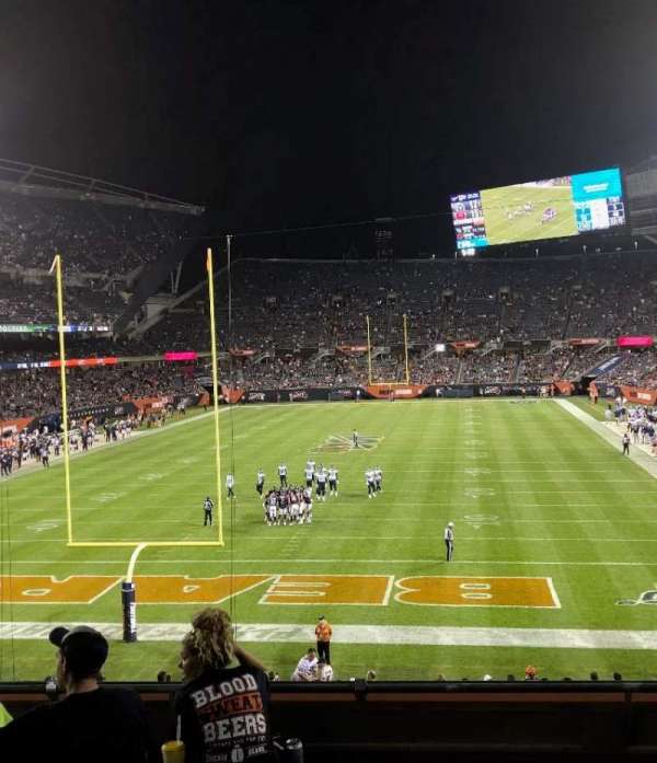 Soldier Field, bloc: 221, rangée: 6, place: 8