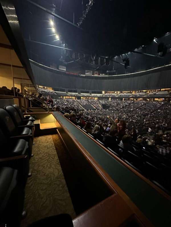 Honda Center, bloc: 220A, rangée: SRO, place: 1
