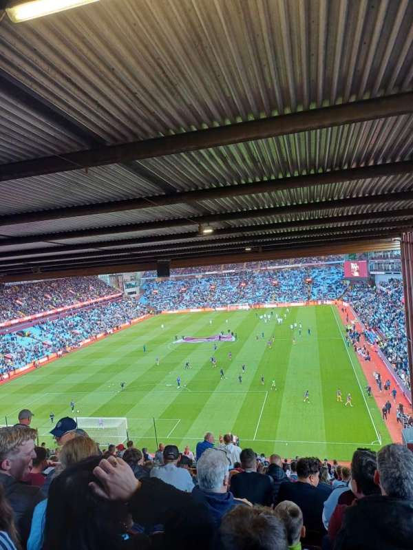 villa park, bloc: T1, rangée: LL, place: 8