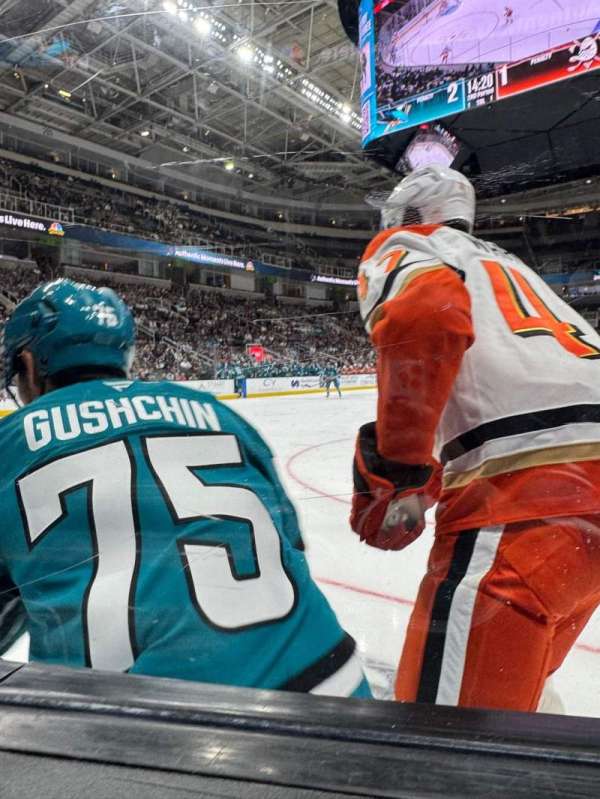 SAP Center, bloc: 120, rangée: 1, place: 5