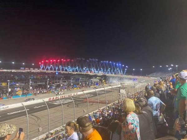 Darlington Raceway, bloc: Tyler Q, rangée: 2, place: 5
