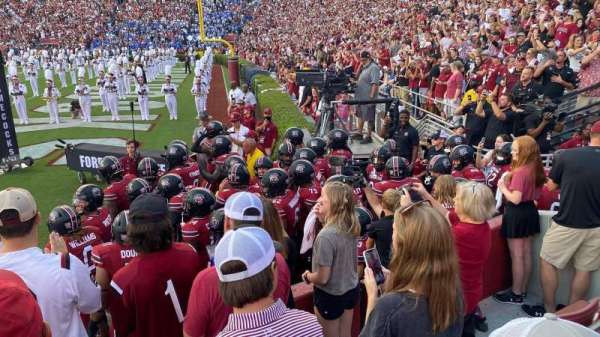 Williams-Brice Stadium, bloc: 9, rangée: 4, place: 7