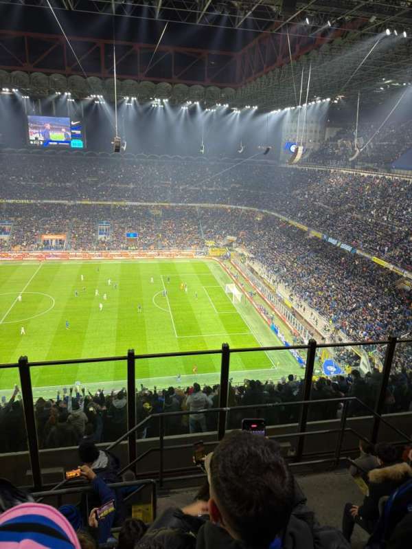 San Siro, bloc: 327, rangée: 5, place: 3