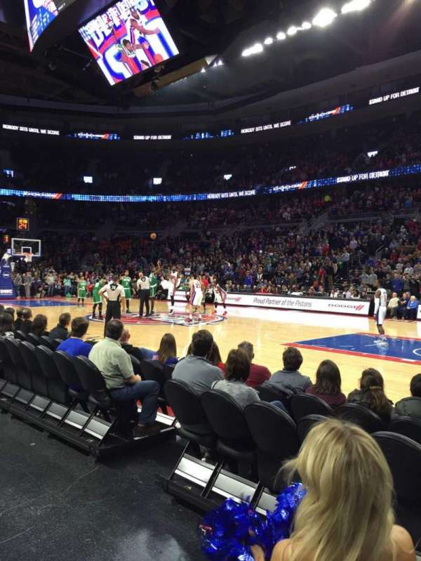 The Palace of Auburn Hills, bloc: 125, rangée: 1, place: 3