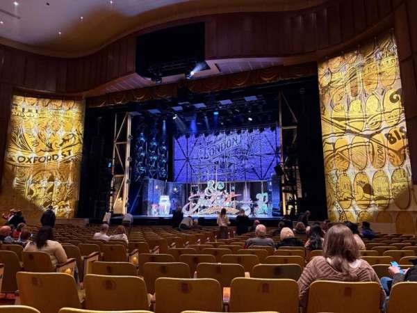 Fisher Theatre, bloc: Main Floor R, rangée: Q, place: 12
