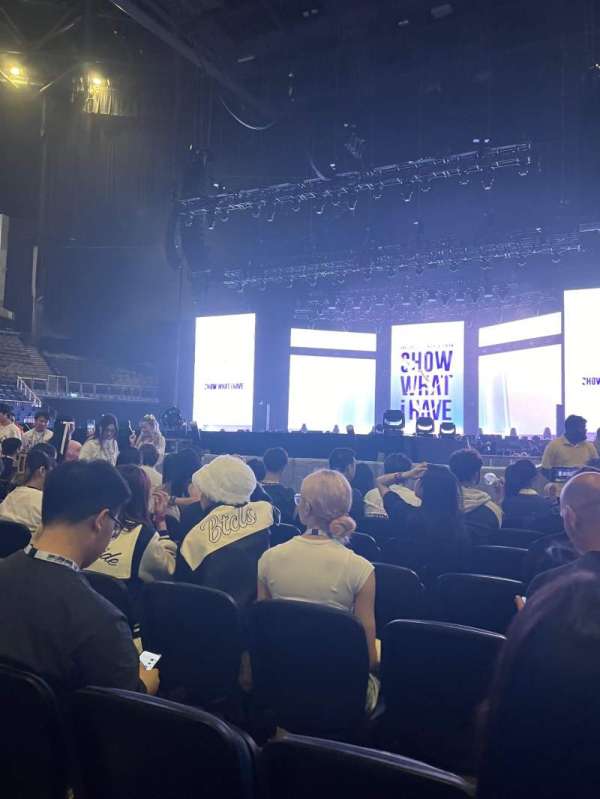 The O2, London, bloc: Floor B3, rangée: H, place: 46