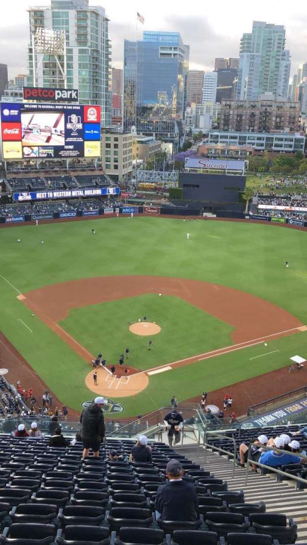 Petco Park, bloc: 300, rangée: 27, place: 4
