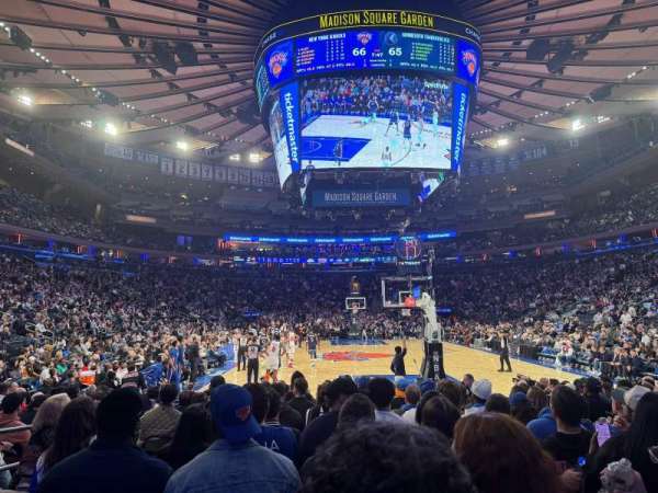 Madison Square Garden, bloc: 8, rangée: 13, place: 5