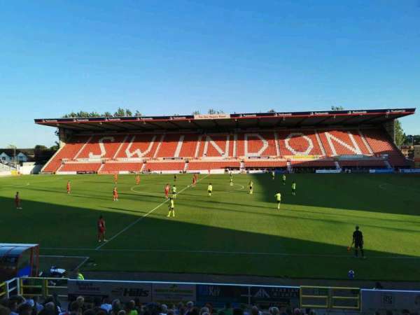 County Ground, bloc: A4U, rangée: D, place: 90