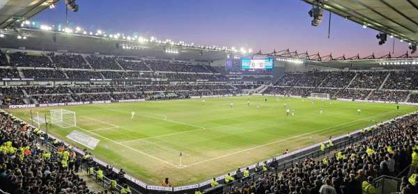 Pride Park, bloc: EU-M, rangée: K, place: 550