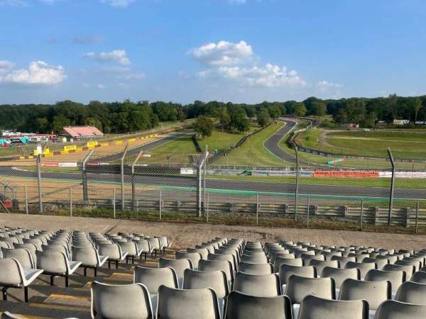 Brands Hatch Circuit, bloc: Paddock Hill Stand, rangée: M, place: 58