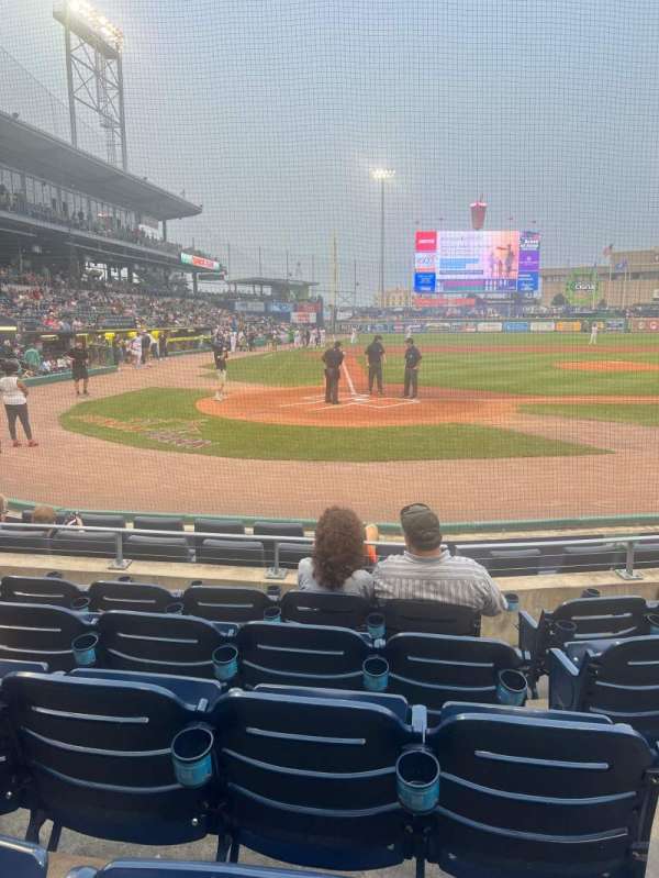 Dunkin' park, bloc: 109, rangée: F, place: 8