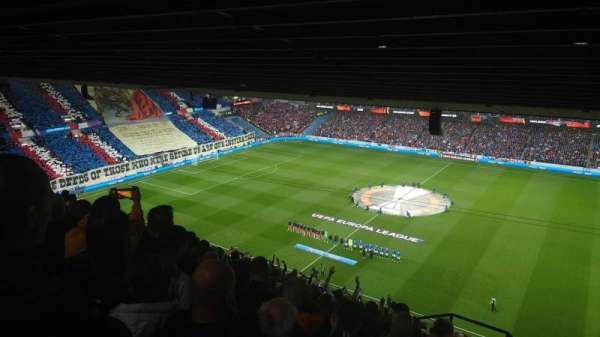 Ibrox Stadium, bloc: CD2, rangée: W, place: 97