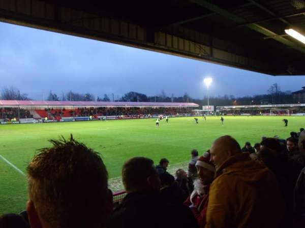 Broadfield Stadium, bloc: North Stand, rangée: Back row