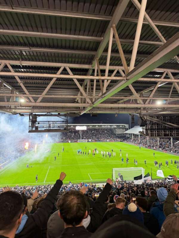 Craven Cottage, bloc: P5, rangée: YY, place: 107