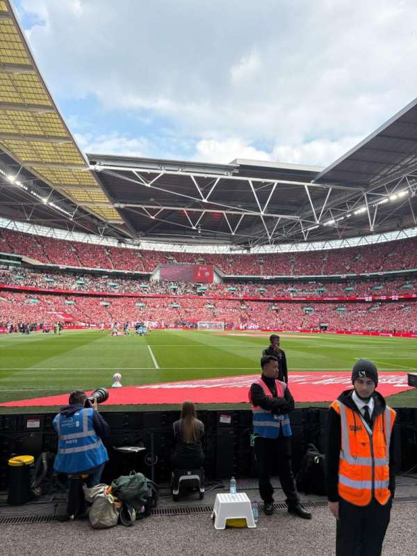 Wembley Stadium, bloc: 135, rangée: 1, place: 52