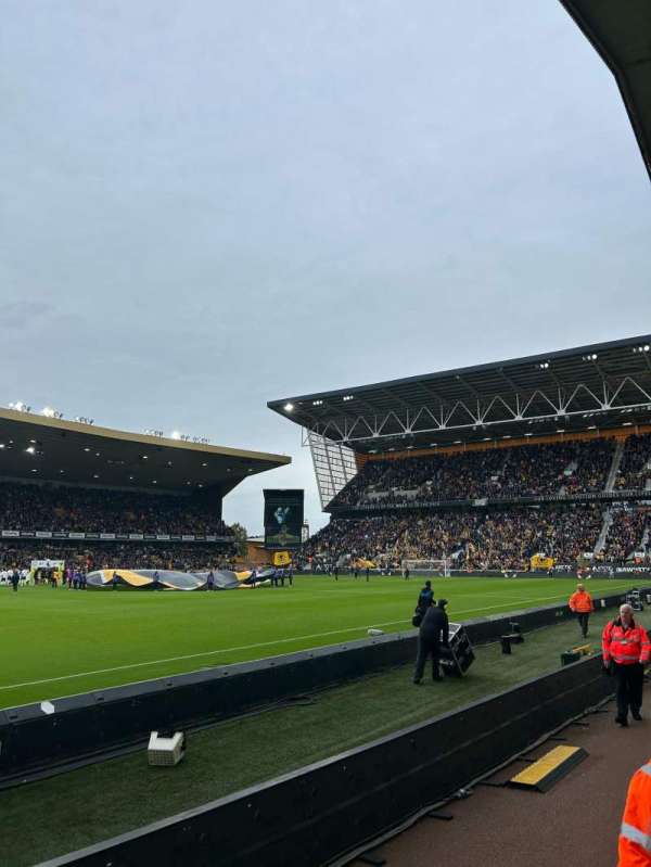 Molineux Stadium, bloc: JL9, rangée: B, place: 251