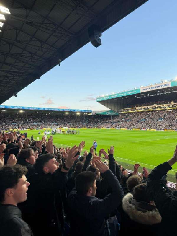 Elland Road, bloc: C15, rangée: NN, place: 4