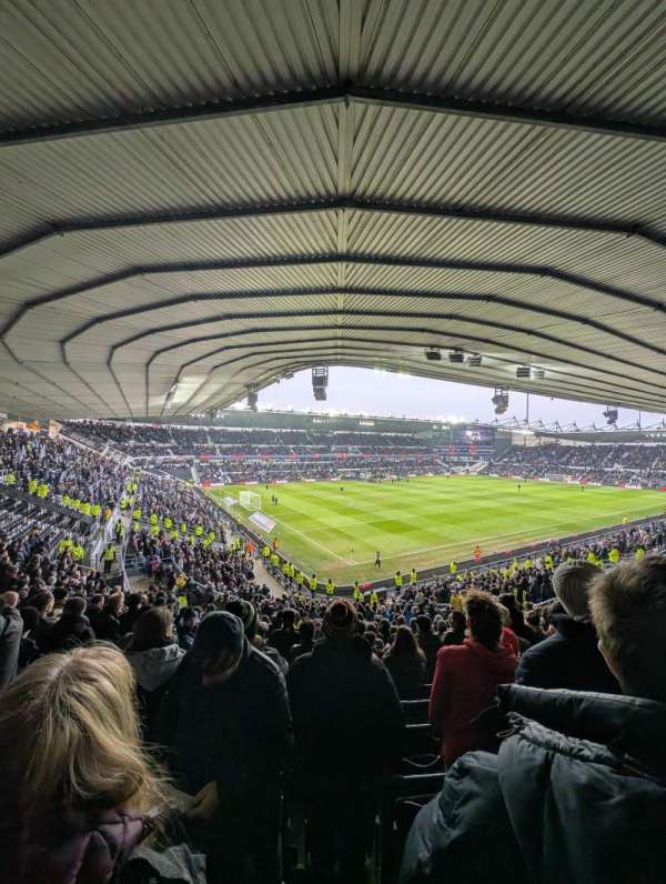 Pride Park, bloc: EU-L, rangée: R, place: 539