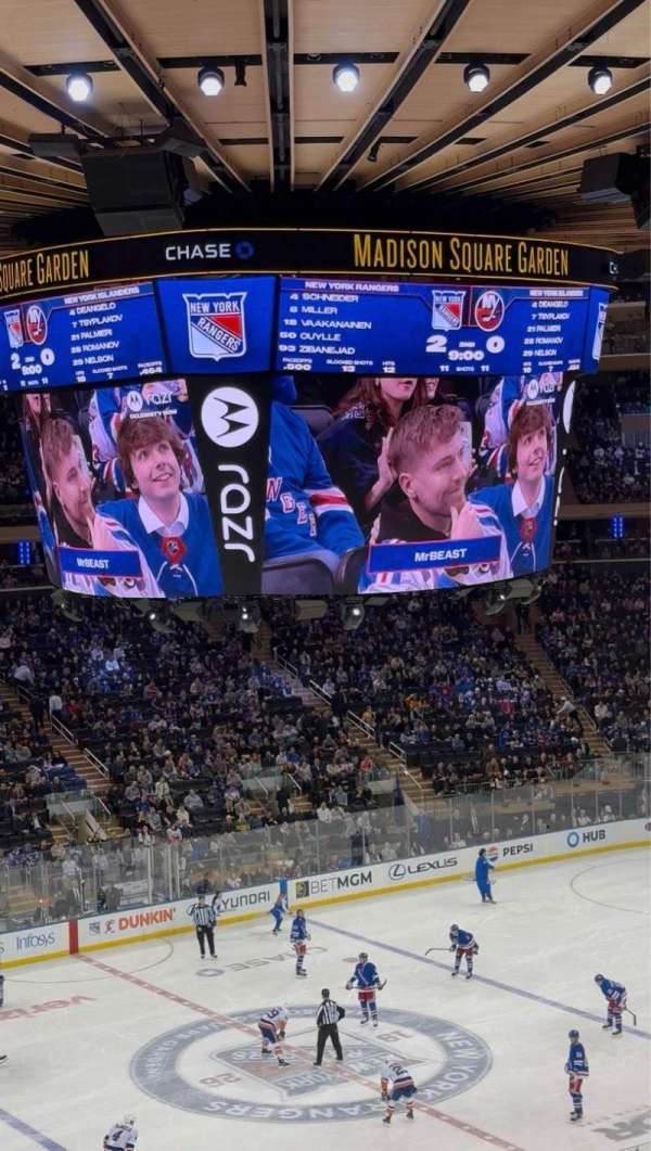 Madison Square Garden, bloc: 209, rangée: 6, place: 4