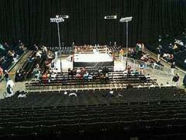 John Paul Jones Arena, bloc: Club level