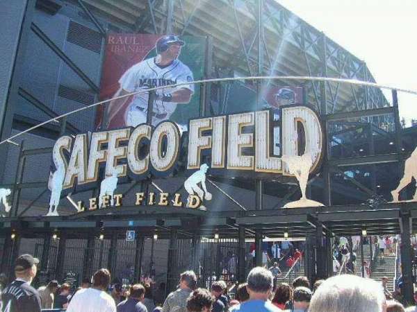 T-Mobile Park, bloc: Entrance