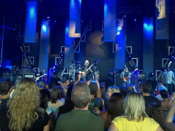 Pine Knob Music Theatre, bloc: CTR2, rangée: A, place: 8