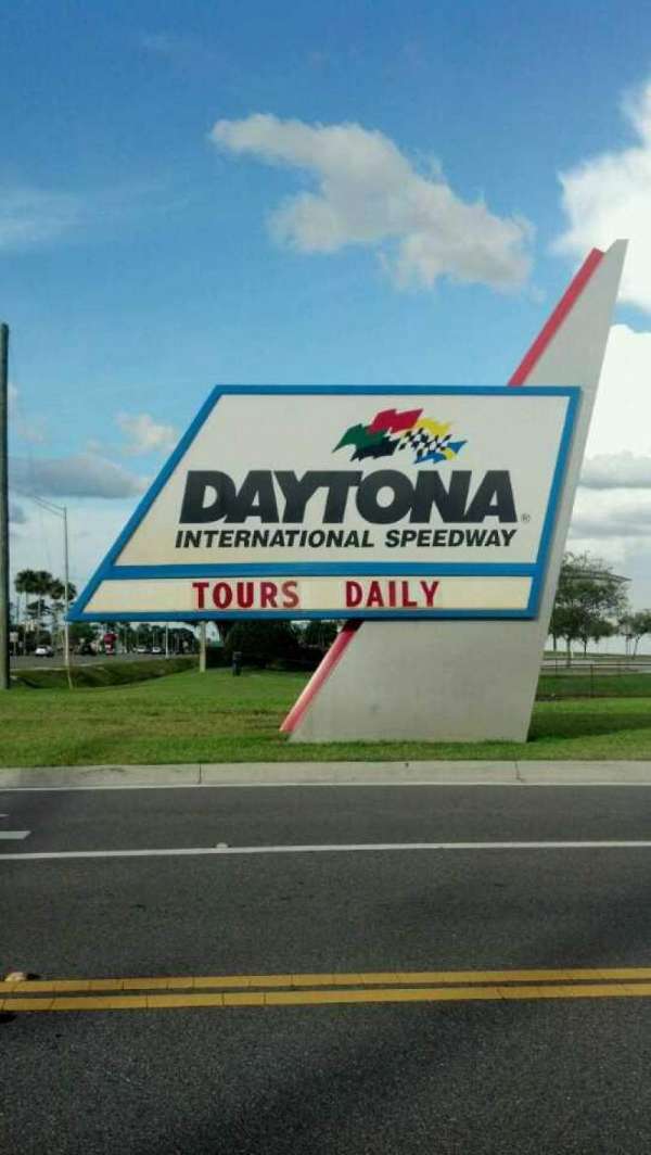 Daytona International Speedway, bloc: Entrance