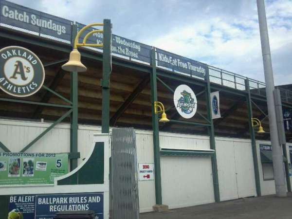 Centennial Field, bloc: Entrance