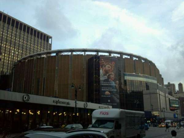 Madison Square Garden, bloc: Outside