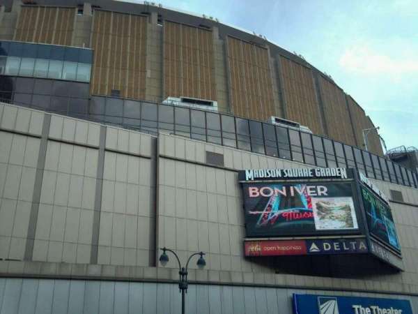 Madison Square Garden, bloc: Outside