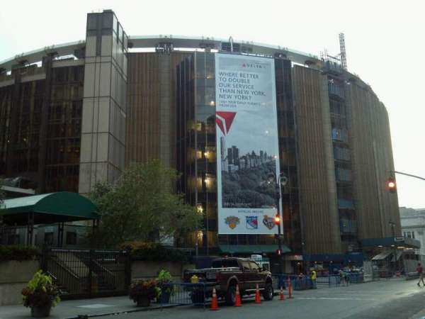 Madison Square Garden, bloc: Outside
