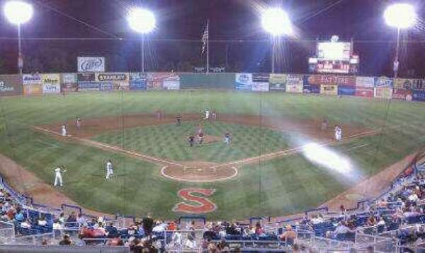 Salem Memorial Ballpark, bloc: Suite 5