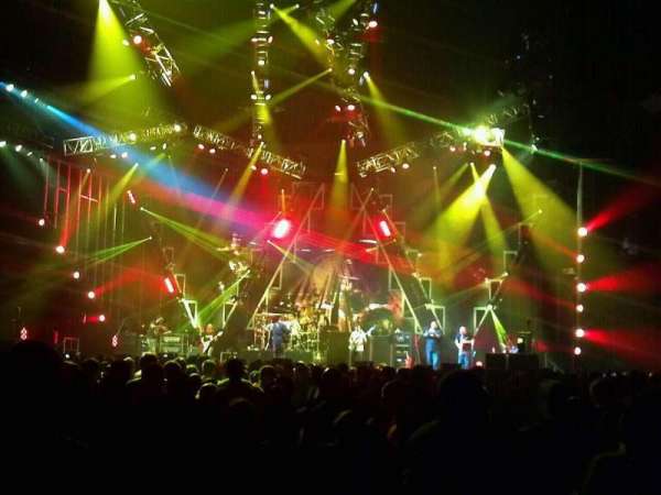 John Paul Jones Arena, bloc: Floor