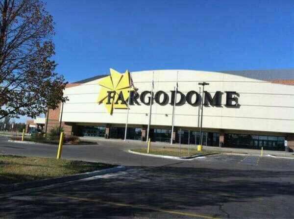 Fargodome, bloc: Outside