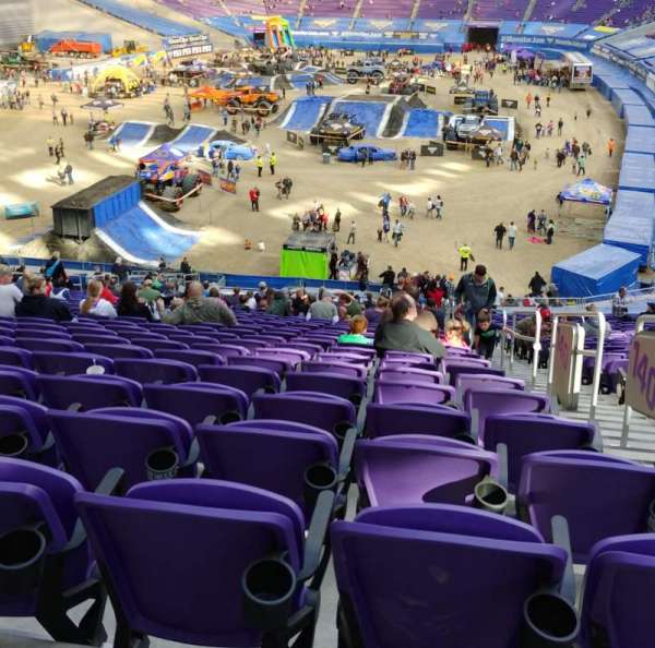 U.S. Bank Stadium, bloc: 140, rangée: 40, place: 2