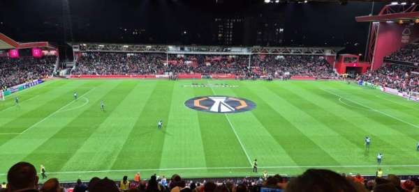 City Ground, bloc: L, rangée: 20, place: 142