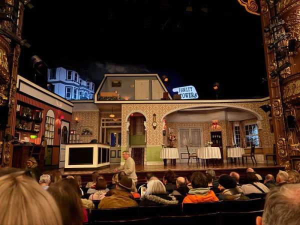 Apollo Theatre, bloc: Stalls, rangée: J, place: 18