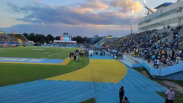 A. W. Mumford Stadium, bloc: general admission, rangée: 1 nearest suite 301