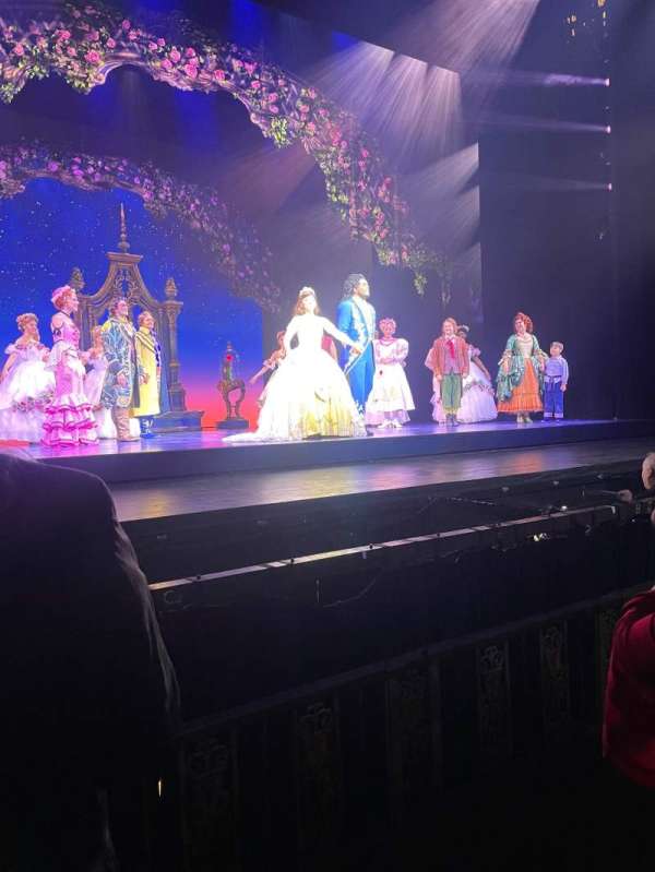 Majestic Theatre, San Antonio, bloc: Orchestra LC, rangée: B, place: 117