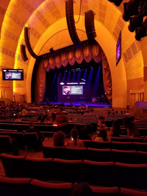 Radio City Music Hall, bloc: Orchestra 1, rangée: D, place: 104