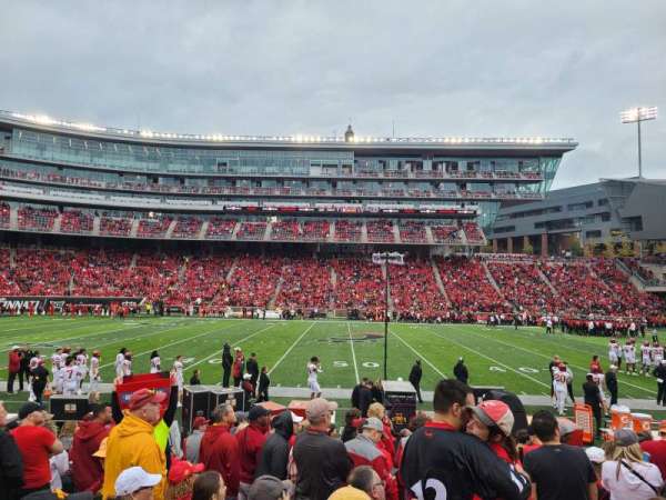 Nippert Stadium, bloc: 106, rangée: 15, place: 18